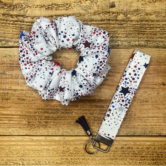 Patriotic Wristlet Keychain and Scrunchie Set - white with stars - 4th of july - Picture 1 of 3